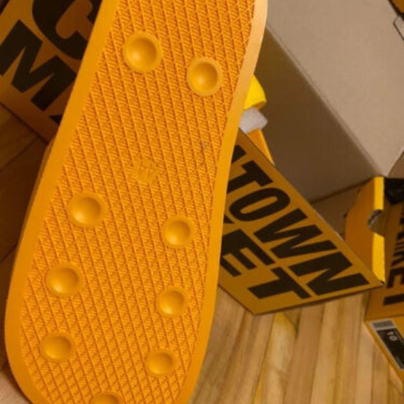 CHINATOWN MARKET CTM SMILEY YELLOW SLIDE CTMS250032 NEW with TAGS - Picture 6 of 8